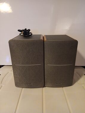 Edifier R1280T Powered Bookshelf Speakers Wood Finish TESTED  AUX RCA Some Wear
